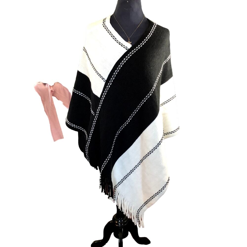 NWT Braided stripped Triangle Poncho With Fringe V-Neck = Z